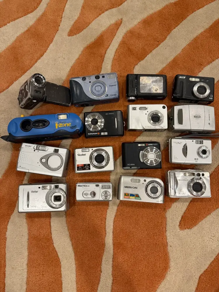 Lot of 16 Vintage Digital Cameras Polaroid Acer HP Rollei Vivitar – Untested
