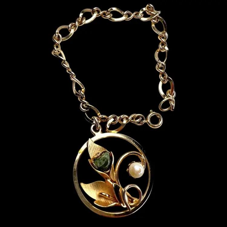 7” Sarah Coventry Gold Bracelet Marked “1/20 12K GF”. Flower Charm With Pearl & Jade Stone.