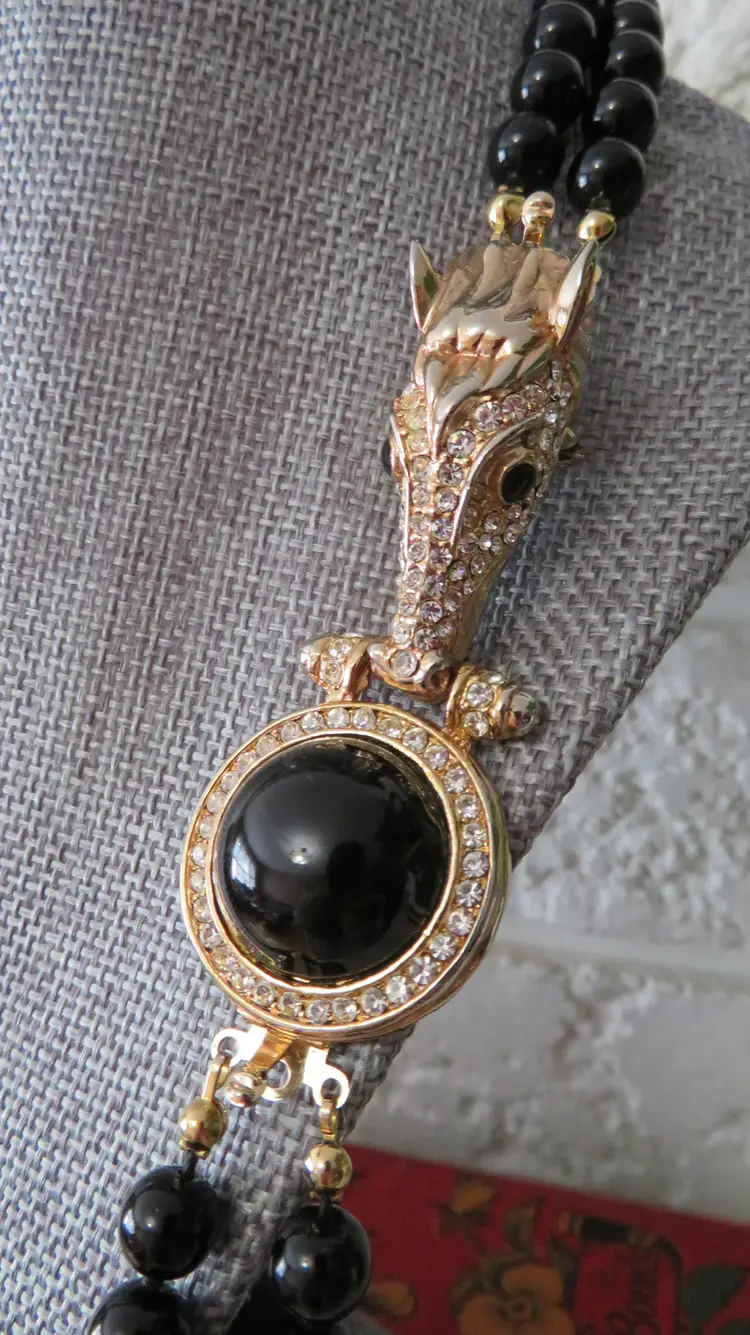 tg NINA RICCI Necklace, Gold Tone horse head ,brooch, black faux pearl removable