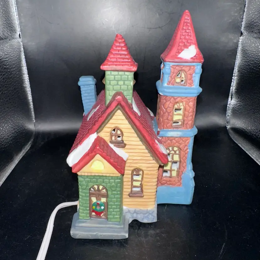 Vintage 1997 Unbranded Porcelain Lighted Illuminated Church Christmas Village