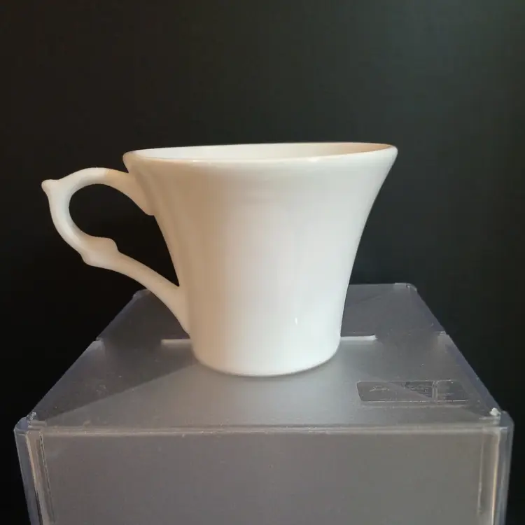 Elegant Tea Cups - White ceramic, Set of 4