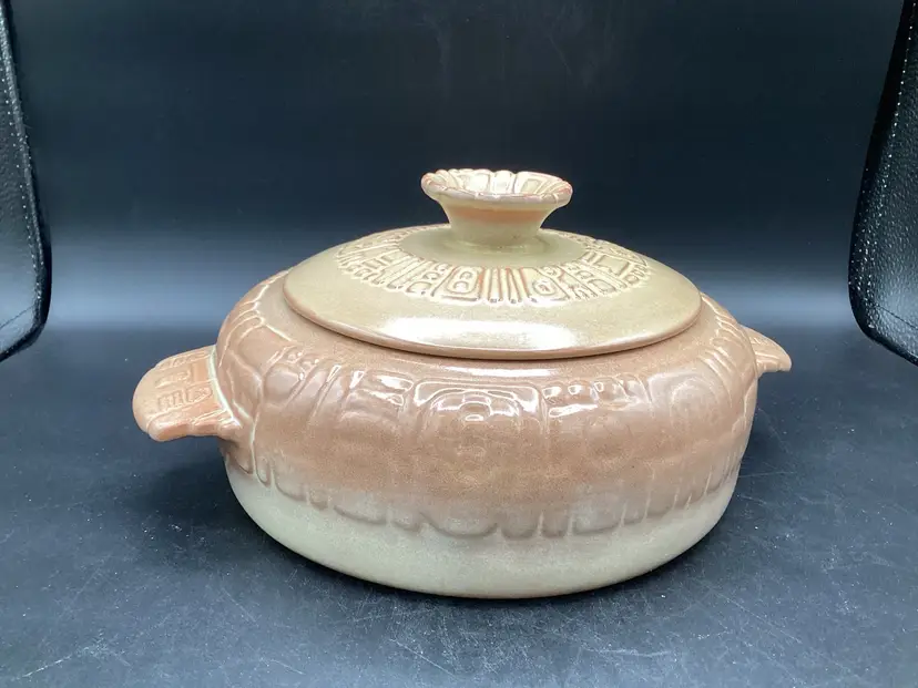 485-Vintage Frankoma 7V Round Covered Casserole Serving Dish 1.5 qt Mayan Aztec Desert Gold, Approx 5x10”