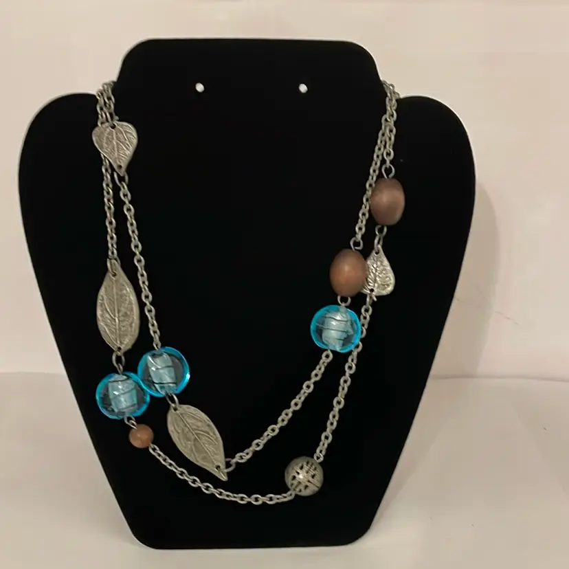 #516 Silver Leaf, Blue Plastic And Woods Beads Necklace