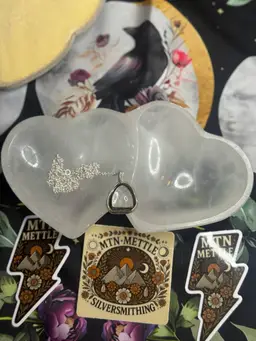 Quartz Arch Necklace