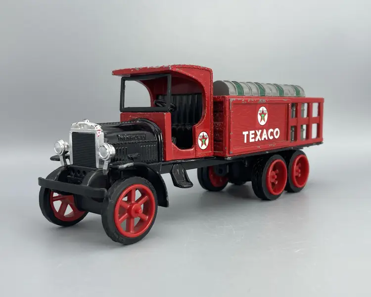 1992 Edition #9 Official Kenworth ERTL Texaco Stock Truck Coin Bank 2582 Diecast