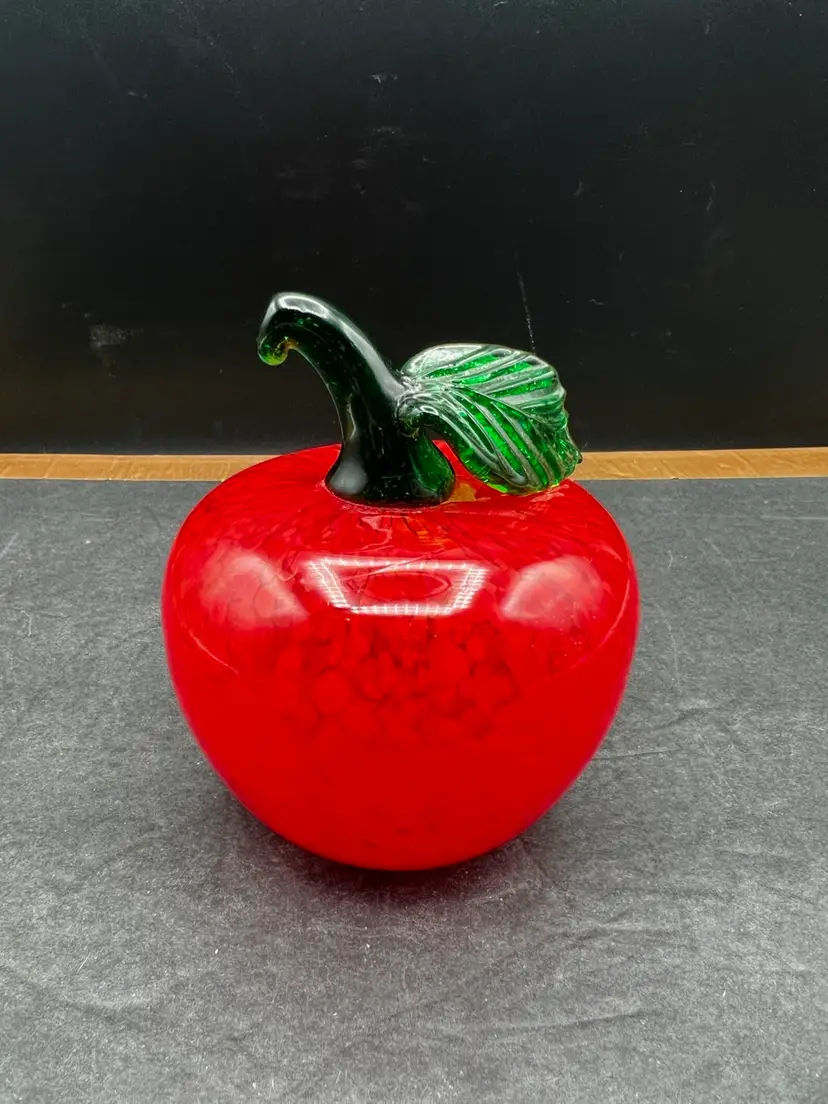 #2015B Beautiful Vintage Art Glass Apple Paperweight 4 1/4β X 3 3/4β