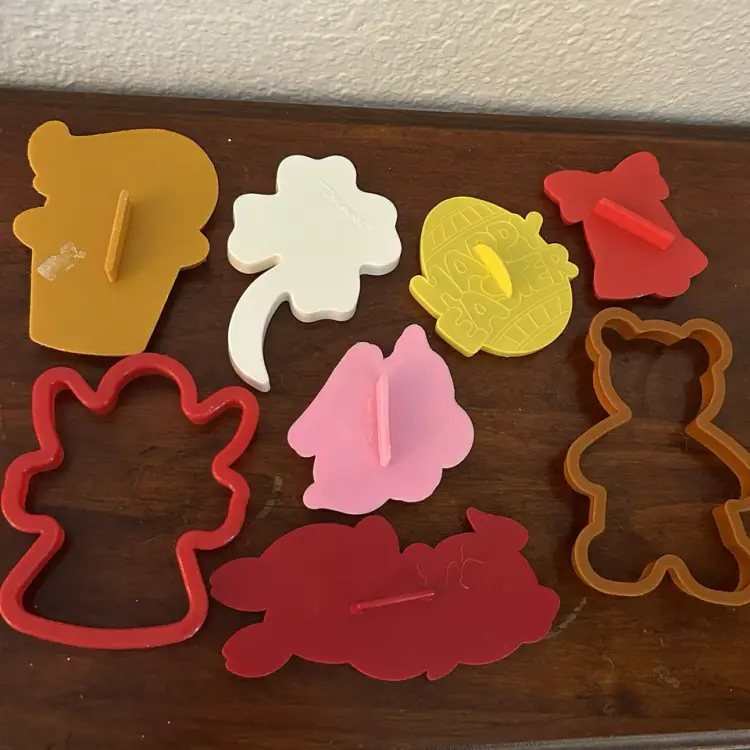 Lot Of 8 Vintage Plastic Cookie Cutters Christmas Easter St Patrick’s Day