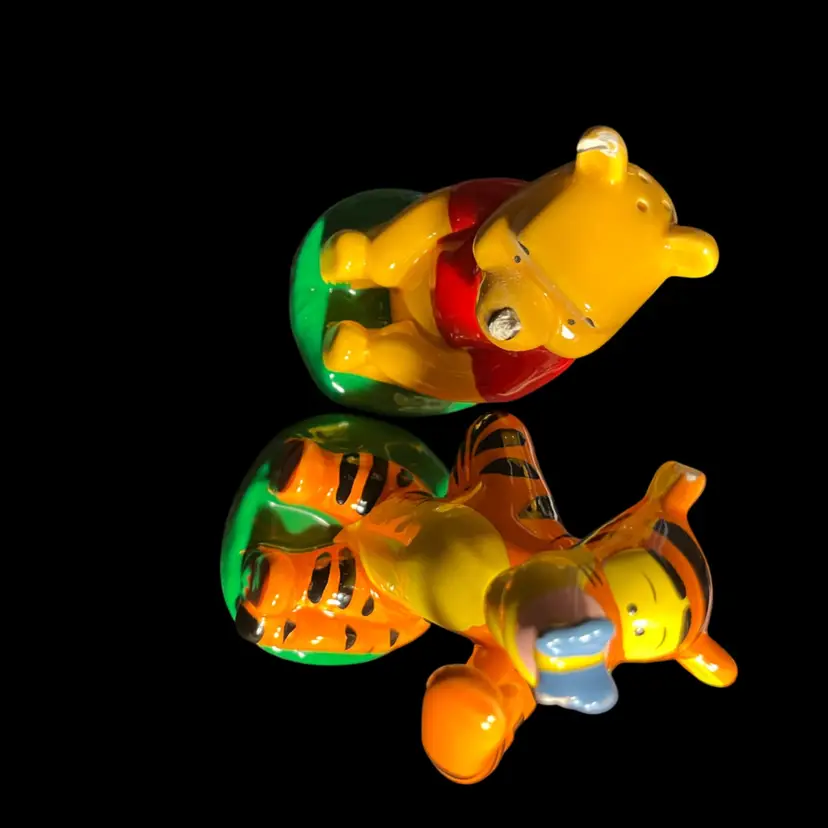 Winnie The Pooh And Tiger Disney Salt N Pepper Shaker DAMAGED SEE PHOTOS