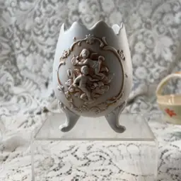 Left Hand Cracked Egg