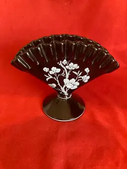 11. VTG Ebony Ruffled Fan Vase