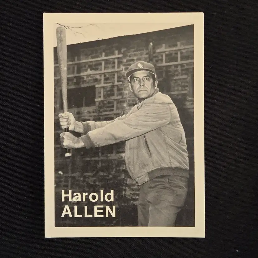 Photographer Baseball Trading Card Harold Allen #25 Mike Mandel Topps Card 1975