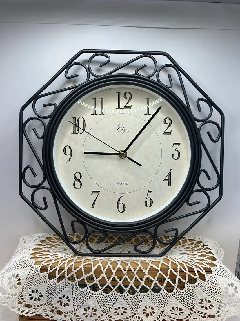 Elgin Clock Battery Operated / Works