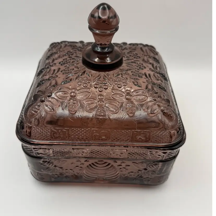 Tiara Indiana Glass Bee Box In Amethyst