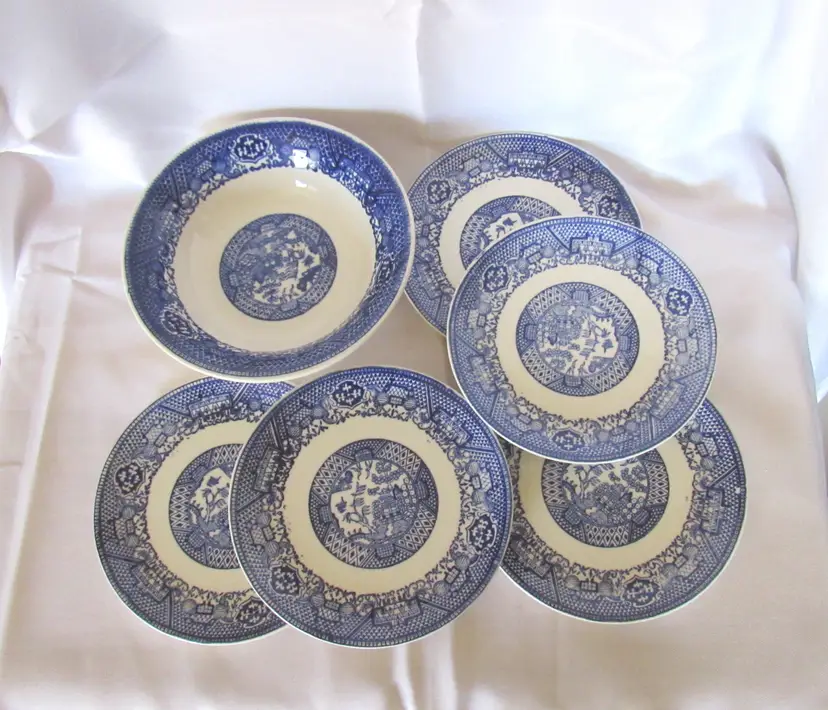 6 Pcs Royal China Blue Willow Dishes 5 B & B Plates - 1 Bowl