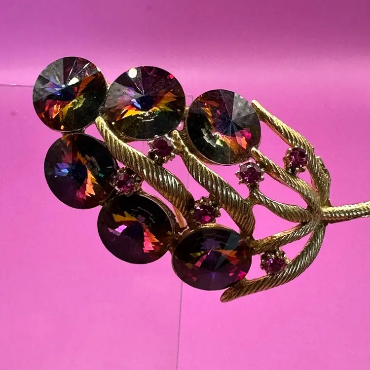 Vintage Rivoli Cranberry Red Gold Tone Brooch