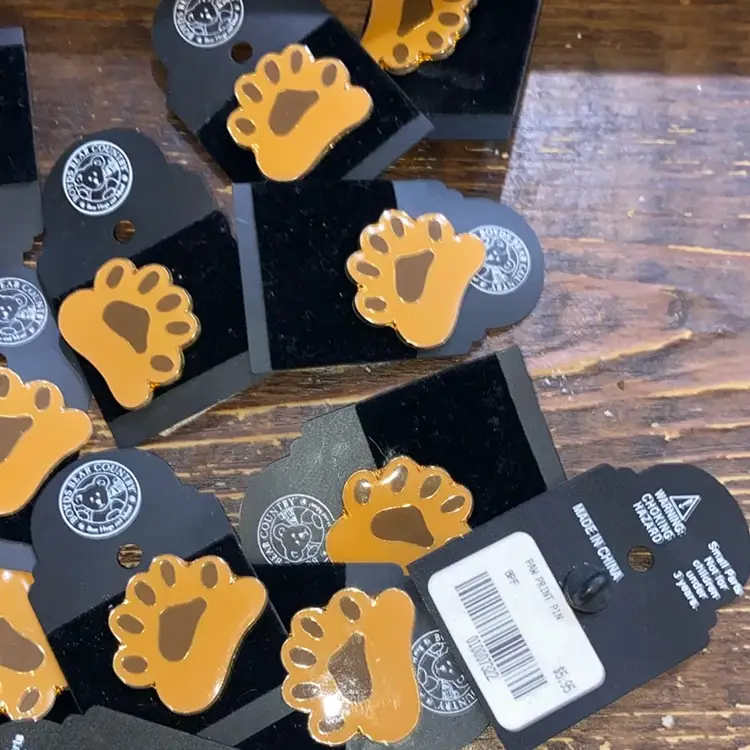 #01 Boyd’s Bear Law Pin Lot