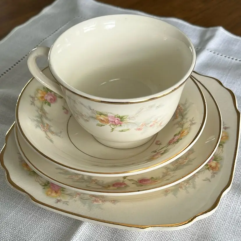 Harker Pottery 4 Pc Set- USA