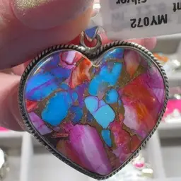 #32 Small Jewelry Item As Shown On Screen