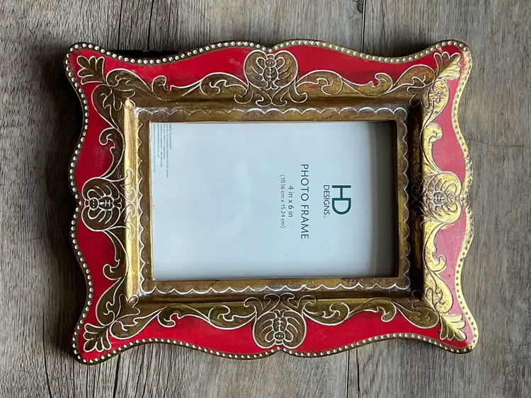 Red and Gold HD Design Photo Frame