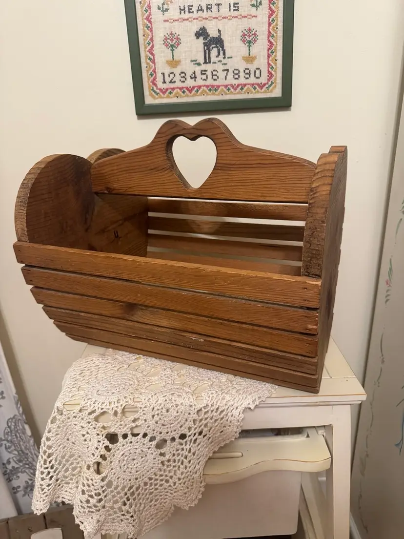 Vintage Wooden Heart Magazine Rack