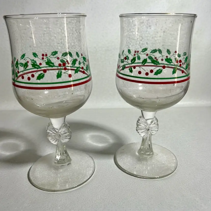 pair of Vintage Arby's Christmas Glasses Stemmed With Bow 1985 Holly And Berries Made By Libby 6.75" X 3"