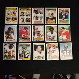 #29 Topps Football Cards Lot 15 80/81