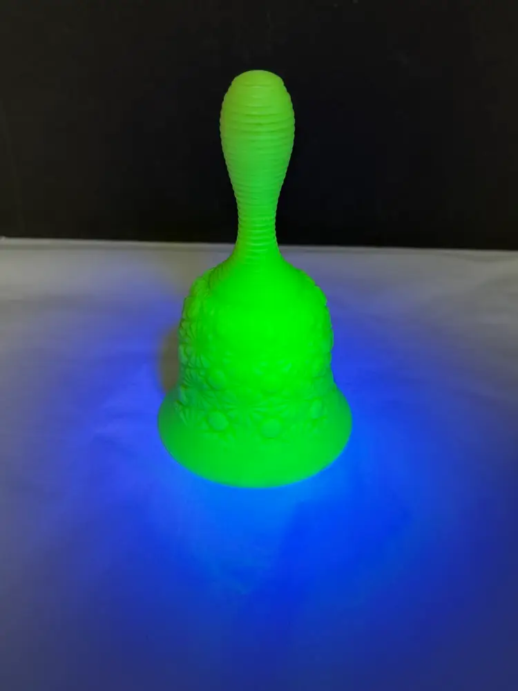 Vintage Fenton Daisy and Button Bell