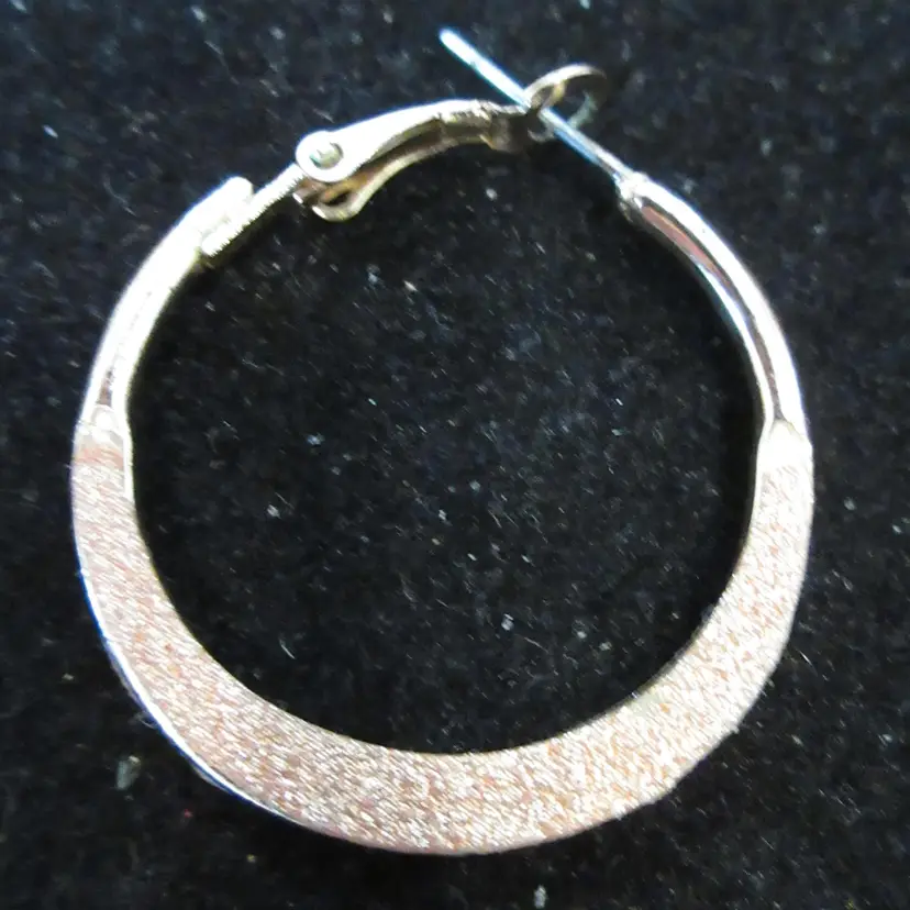 Vintage 1980s Textured Rose Gold Tone Metal Hoop Earrings with Lever Back Closure - 1.25 Inch Diameter