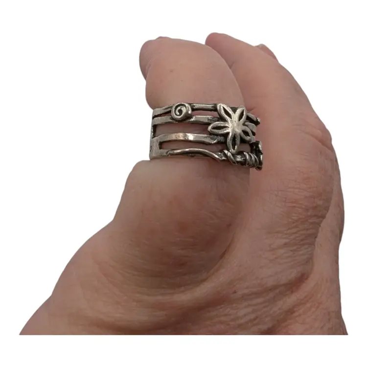 Vintage Sterling Silver Floral Band Ring