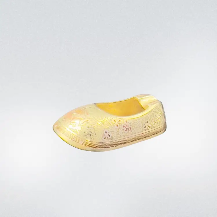 MINIATURE BRASS SHOE 
TRINKET ASHTRAY