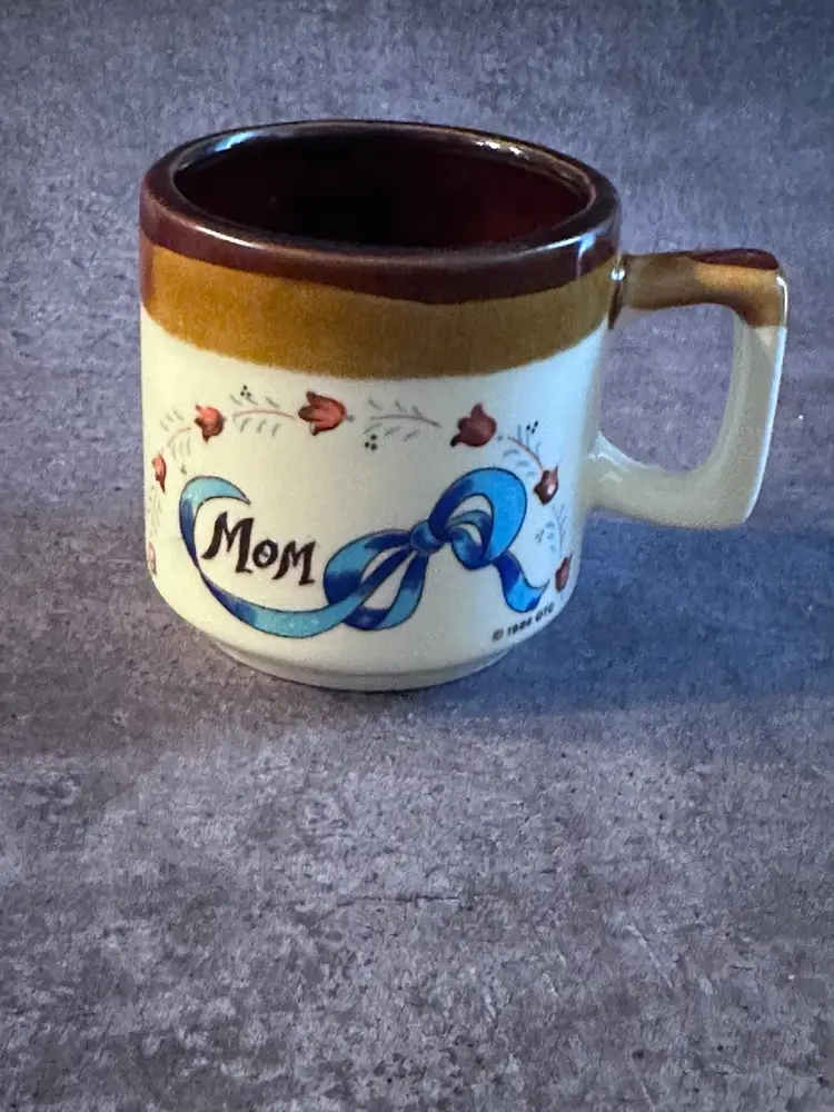 MOM Coffee Mug Tea Cup Stoneware Ceramic Vintage 1986 OTC Blue Bow Brown Drip