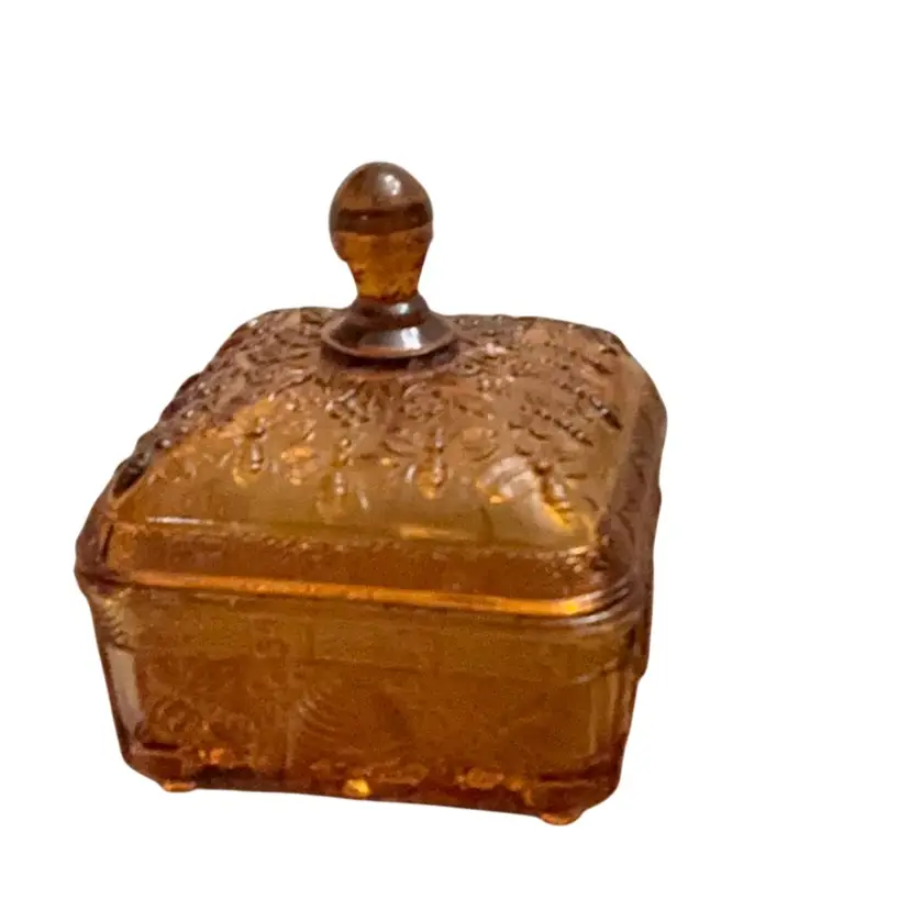 Beautiful Amber Colored Indiana Glass Tiara Exclusives Honey Bee Box 6 1/2” X 5 1/2”