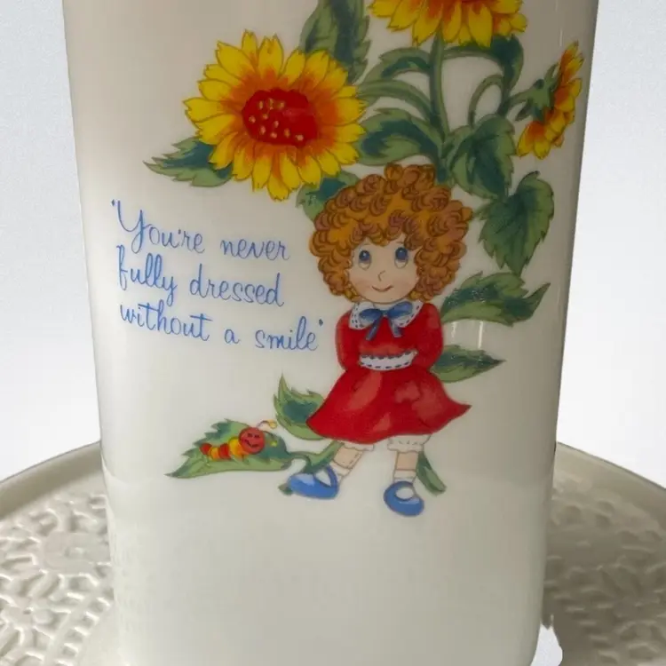 VTG 80's Vase Featuring "Annie" Your'e Never Fully Dressed Without A Smile