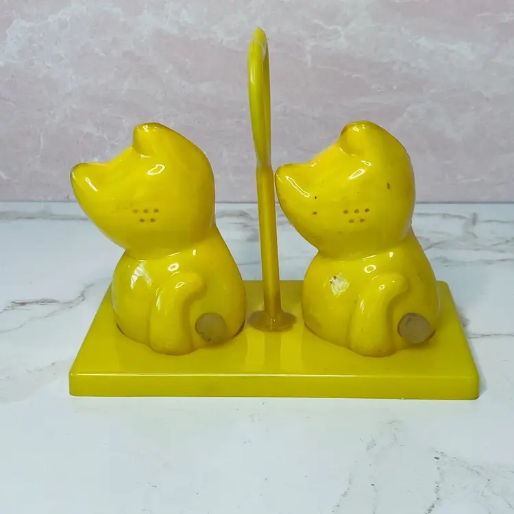 Vintage Japan Hard Plastic Singing Cat Salt & Pepper Shaker Set w/Stand, Kitsch