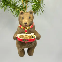 1d. Made by Me Bear Bringing Honey Buns to the Party