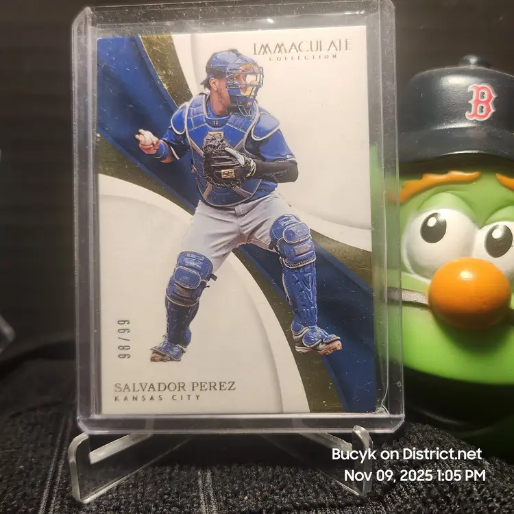 2017 Panini Immaculate - Salvador Perez Kansas City Royals 98/99
