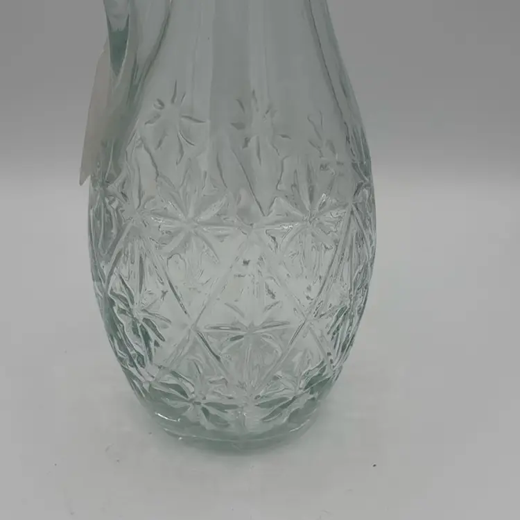 Pretty Glass Decanter With Stopper