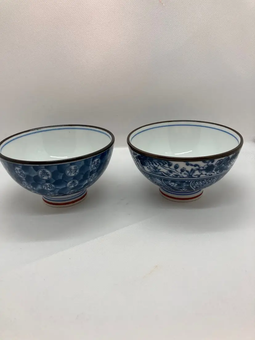 2 Porcelain Japanese rice bowls with foot and kanji characters for "luck" 福 "longevity" 寿, and "wealth" 禄.