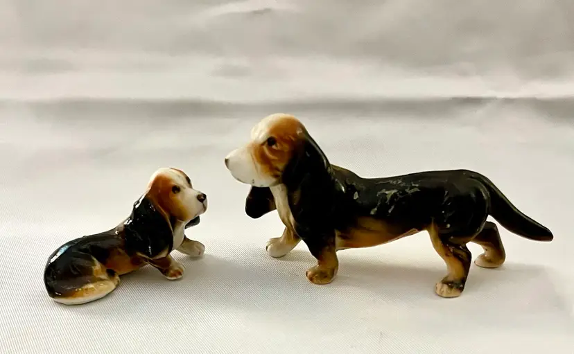 Bassett Hound Figurines Porcelan Set Of 2 Dog Puppy