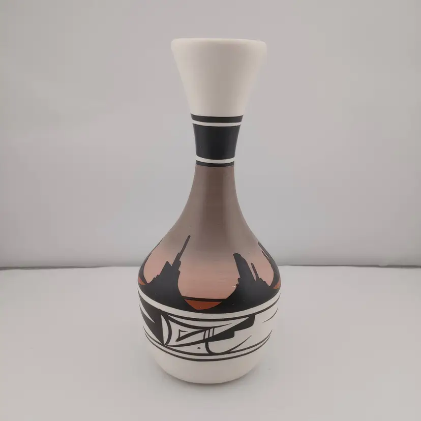 Signed Navajo ceramic vase