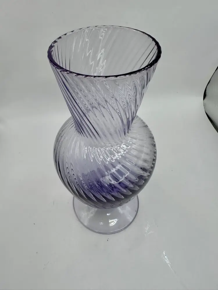 Vtg Teleflora Lilac/Purple Swirl Ribbed Spring Time Vase 8.25"