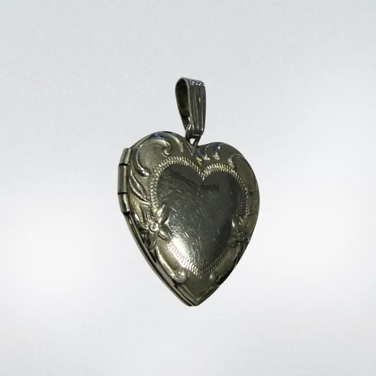 Vintage Mid Century Sterling Silver Etched Locket .97”,  USA Made