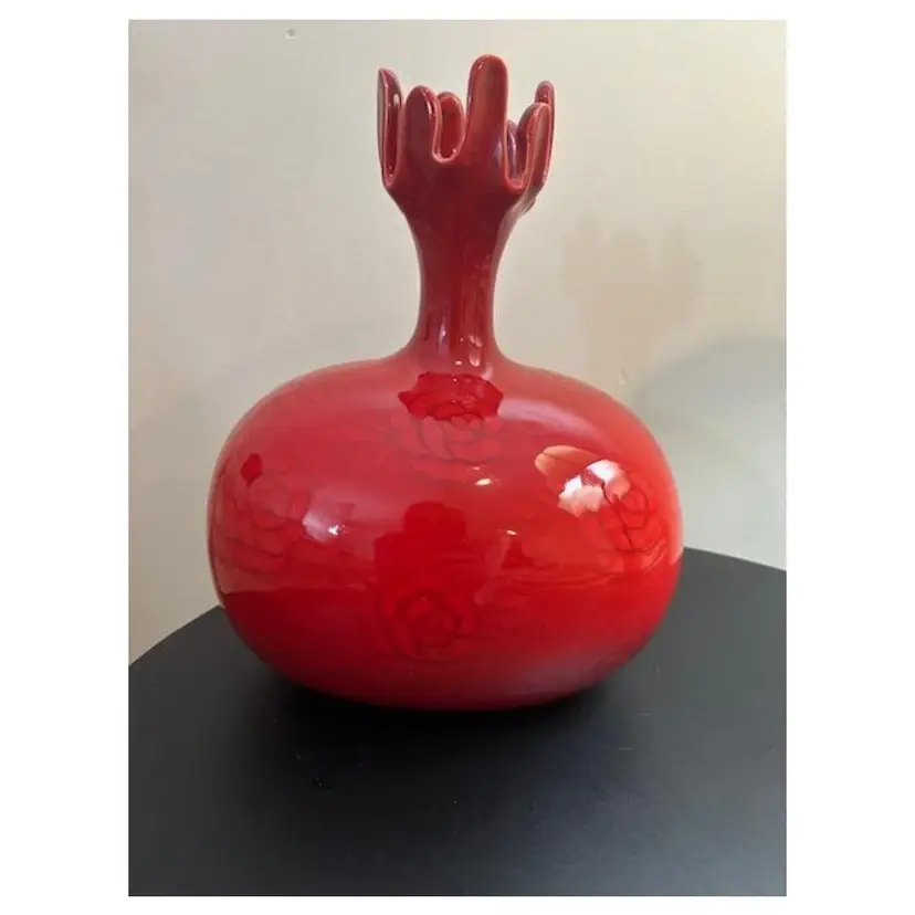A&B Home red ceramic vase with embedded rose designs