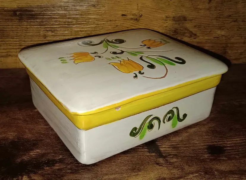Terra Rose Tulip Trinket Box