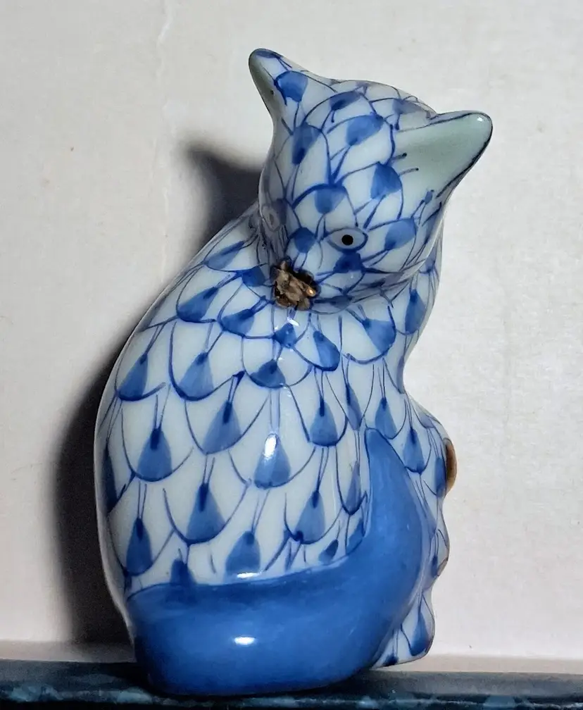 Vintage HEREND Hungary Miniature Blue Fishnet, Gold Gilt, Cat Figurine, cJan 1997