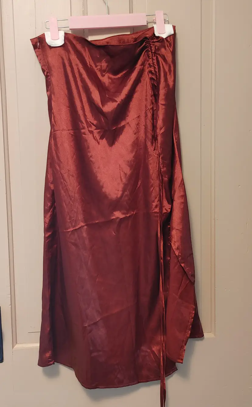 Skirt- Brand Cider. Size Large. NWT. 100% polyester. Copper colored skirt with side drawstring. No callouts.