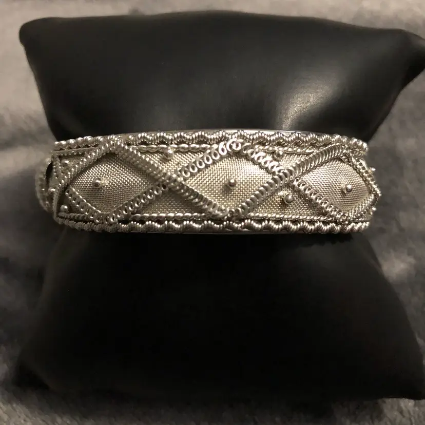 Vintage Silver-Tone Filigree Mesh Hinged Bracelet