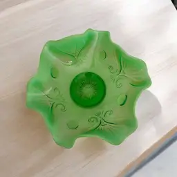 Jefferson Glass Green Opalescent “Shell & Scroll” Ruffled Bowl – Antique Early 1900s Art Glass