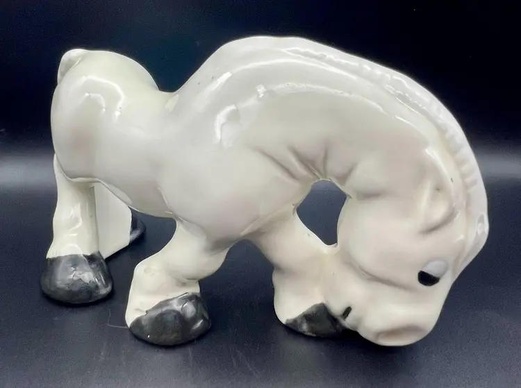 Vintage mid-century Gare Hobbyist derpy ceramic horse figurine.