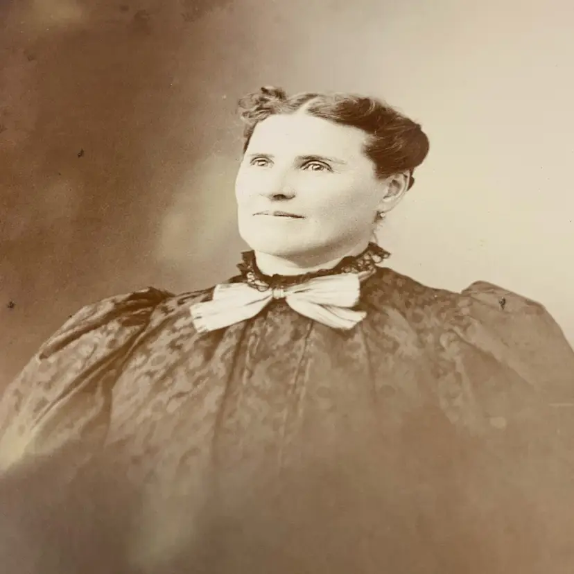 Antique Cabinet Card Photograph!